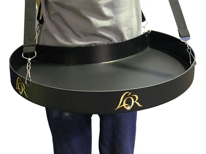 Black vendor trays can look excellent when combined with black graphics