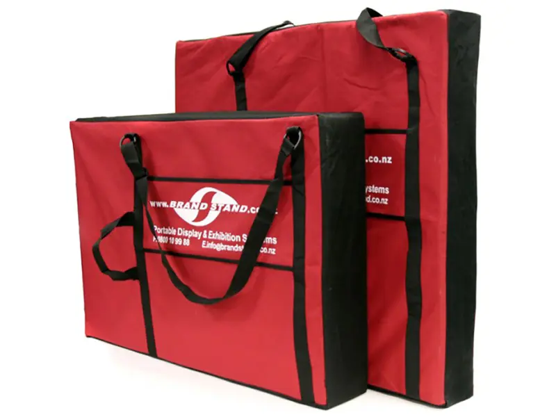 plinth-dem-cario-bags-broch
