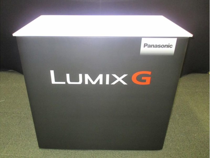 Sales counters can also have acrylic tops with internal lighting