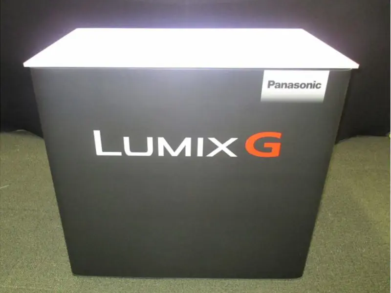 Sales counters can also have acrylic tops with internal lighting