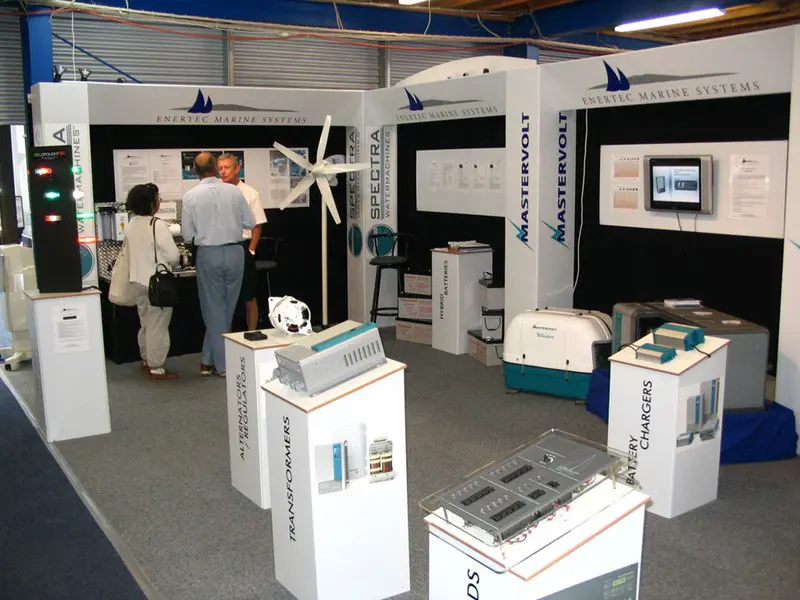 exhibition-stand-with-square-towers-and-triangular-headerboards-1-3