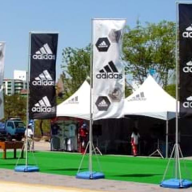 Giant portable flag pole for events