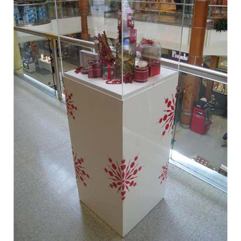 Display box on top of a Westfield plinth