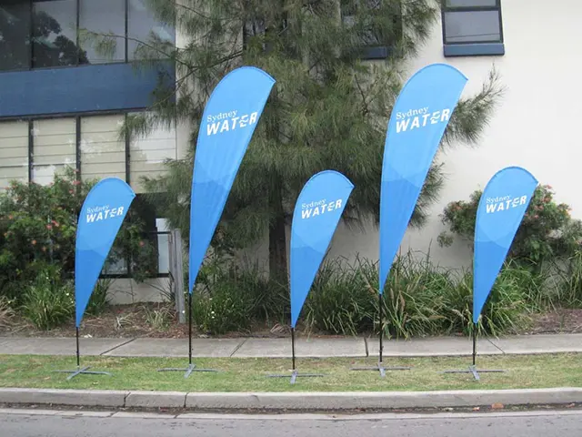 Teardrop flags