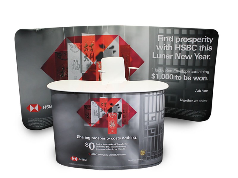 Curved walls with sales counters are a simple and effective combination